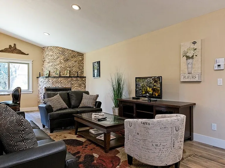 6161 E Los Angeles Ave — Photo 8