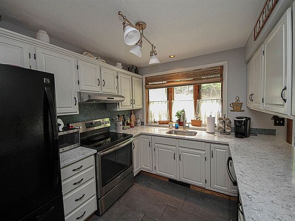 4th image of 21 Village West Dr Unit 16