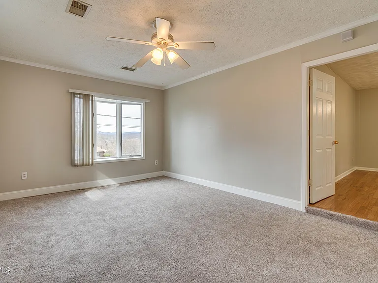 4637 Woodcliff Dr — Photo 17