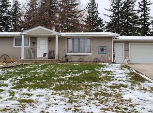 4147 Hillcrest Dr, Riceville, IA 50466