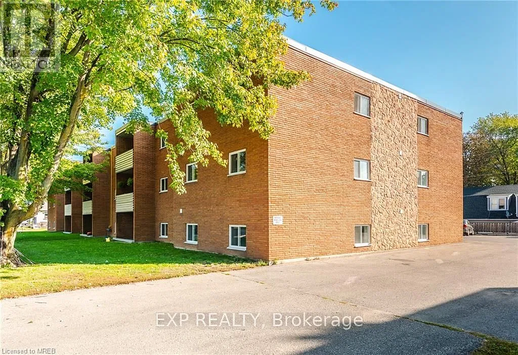 2 bed, $1,595 — Photo 1