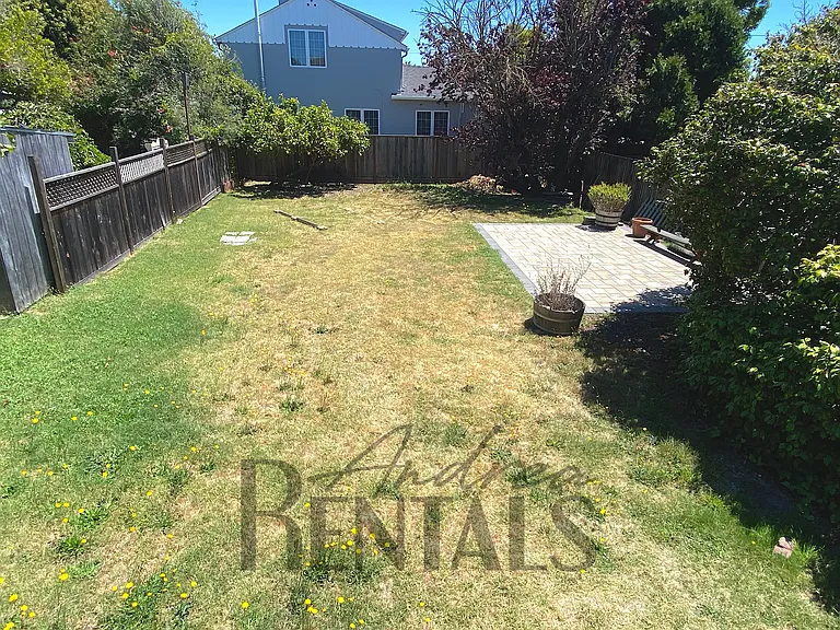 1028 Broadway — Photo 21