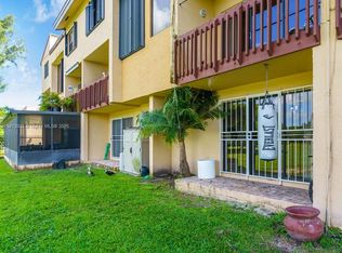 271 W Park Dr, Miami, FL 33172