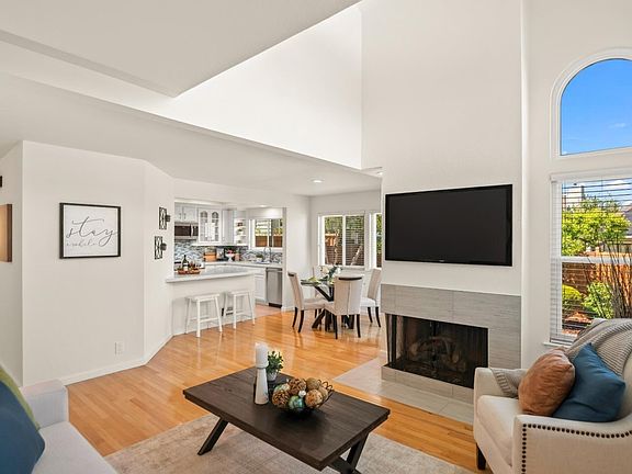 5th image of 1558 Camden Village Cir