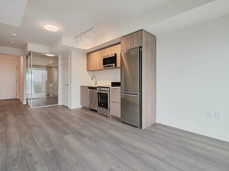 223 Redpath Ave — Photo 124