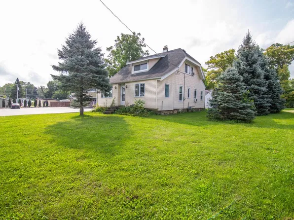 716 Glacier ROAD, Pewaukee, WI 53072
