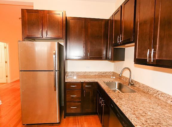 4th image of 1756 W Montrose Ave #A04c