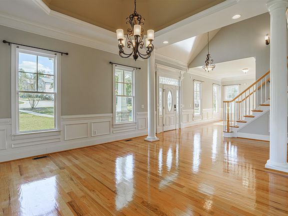 4th image of 101 Avington Ln