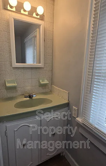 1726 Tecumseh St — Photo 18