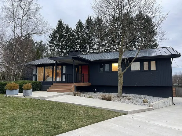 138 W Grayling Dr, Akron, OH 44333