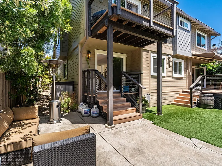 70 Mariani Ct — Photo 2