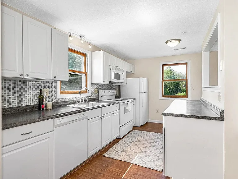 614 Elmwood Dr — Photo 10