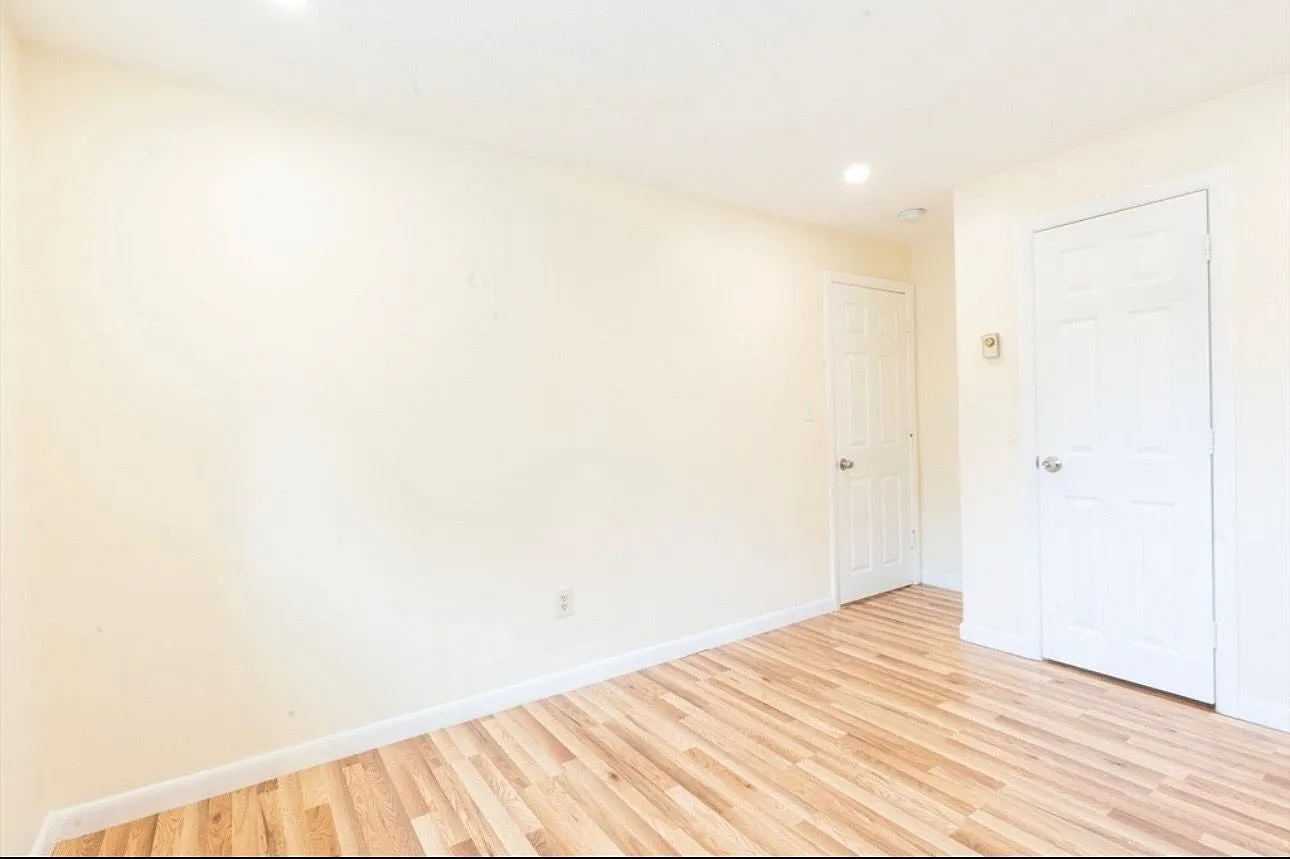2 bed, 1.5 bath, 726 sqft, $2,700 — Photo 4