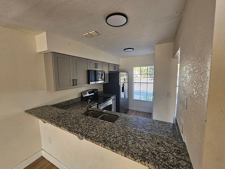 1236 Dovehill Dr — Photo 37