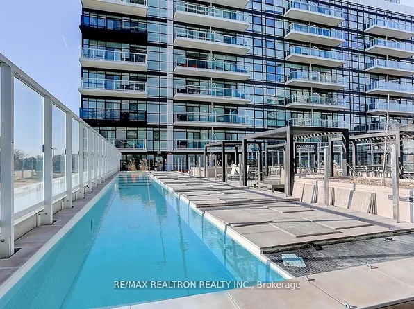 251 Manitoba St #327, Toronto, ON M8Y 0C7