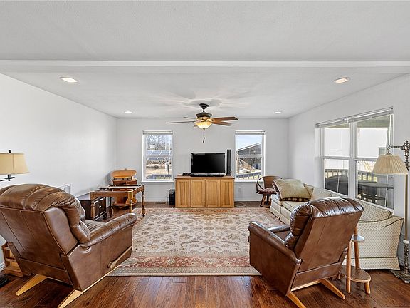 3rd image of 660 Pendergraft Rd