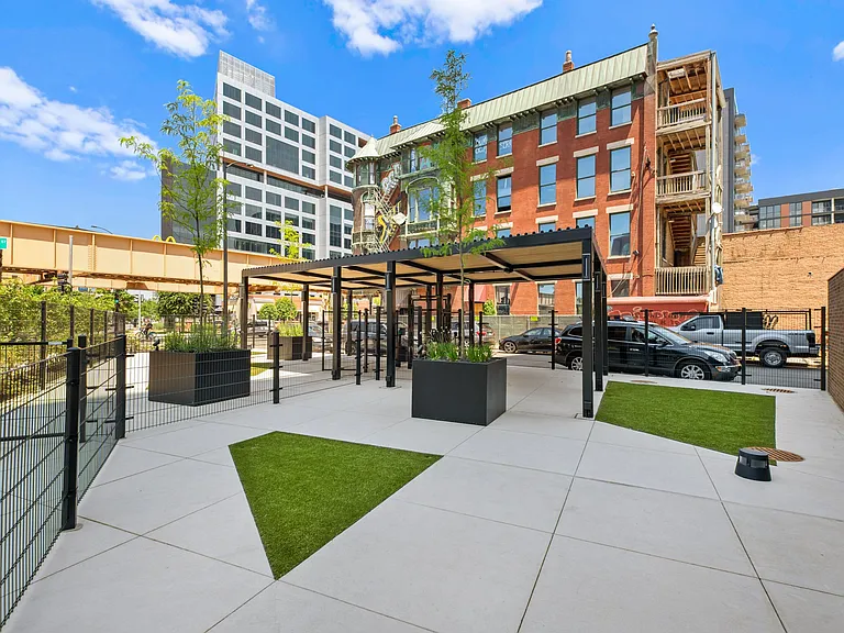 Parq Fulton — Photo 22