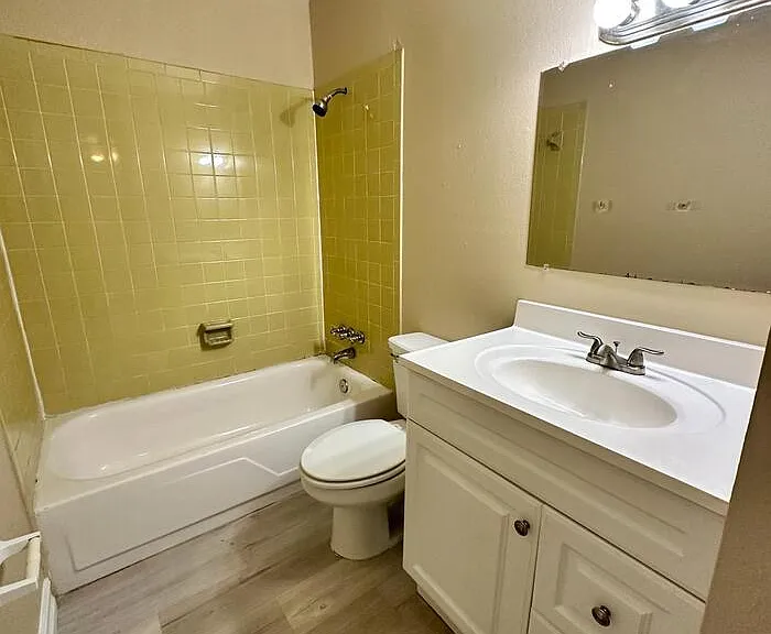 1830 Maravilla Ave #321 — Photo 19