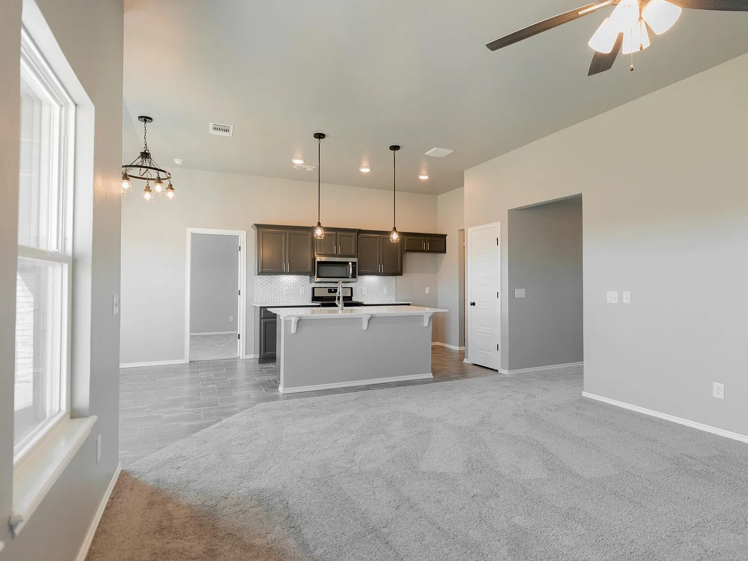 3 bed, 1295 sqft, $2,200 — Photo 4