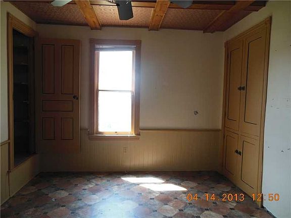 4th image of 213 S 8th St