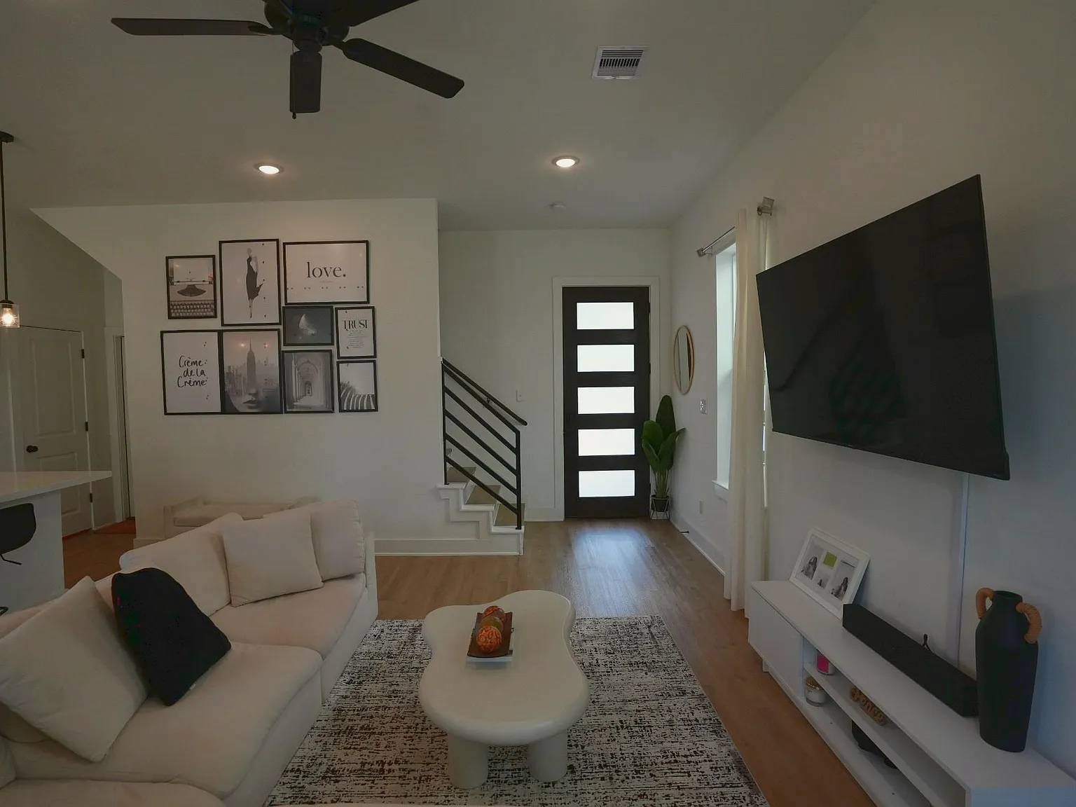 3 bed, 2.5 bath, 1504 sqft, $2,400 — Photo 4