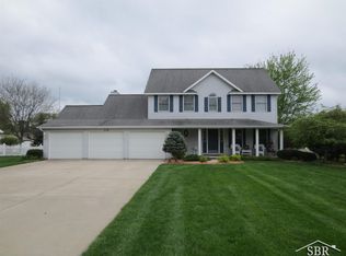 316 Colorado Ridge Dr, Hemlock, MI 48626