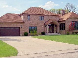 171 Carriage Way Dr, Burr Ridge, IL 60527
