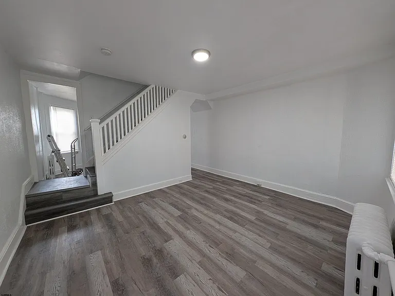 1056 N Ohio Ave — Photo 3