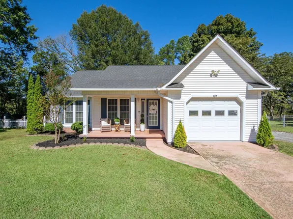 224 Willow Dr, Adamsville, TN 38310