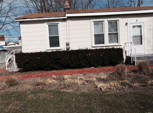 2 Manchester Dr, Massapequa, NY 11758