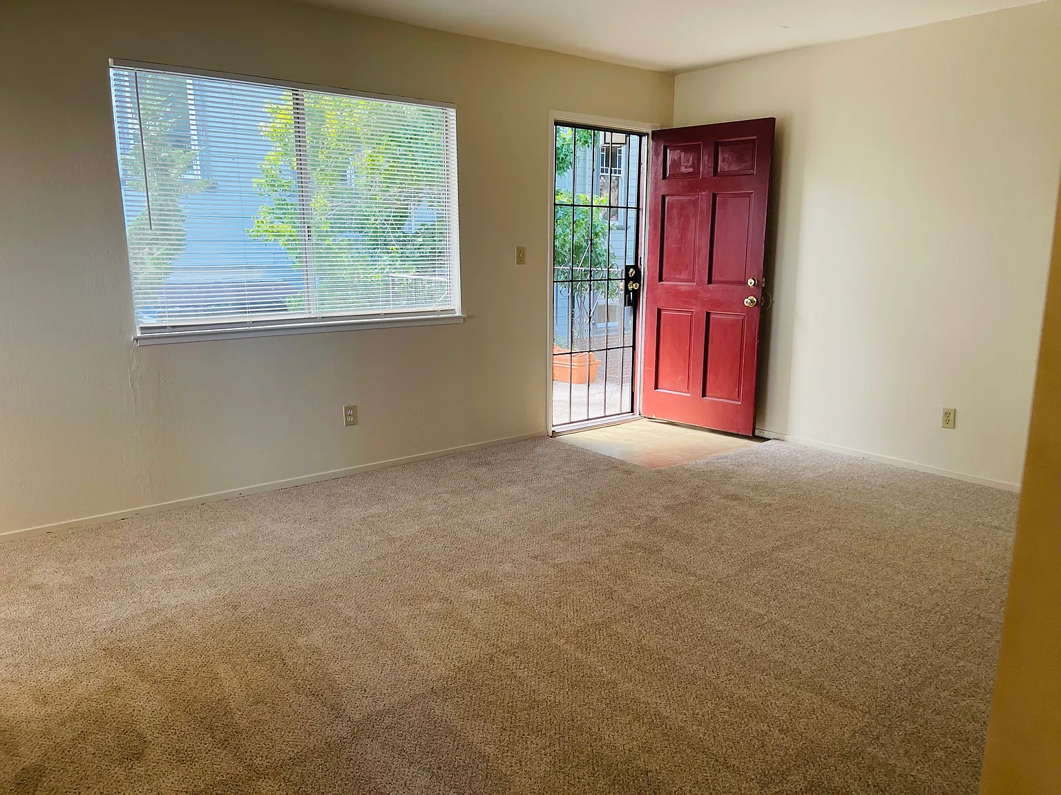2 bed, 750 sqft, $1,850 — Photo 1