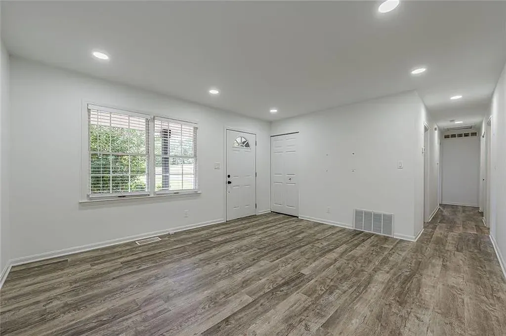 3 bed, 1500 sqft, $2,490 — Photo 4