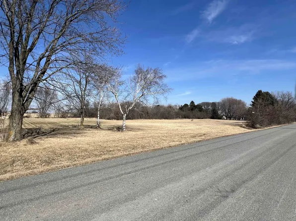 8246 N Crystal Lake Rd, Beaver Dam, WI 53916