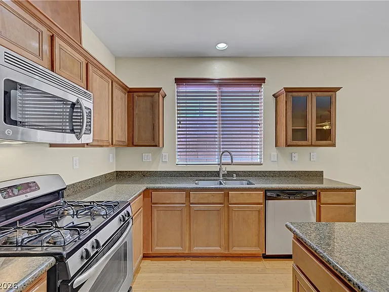 10240 Gladstone Peak St — Photo 21