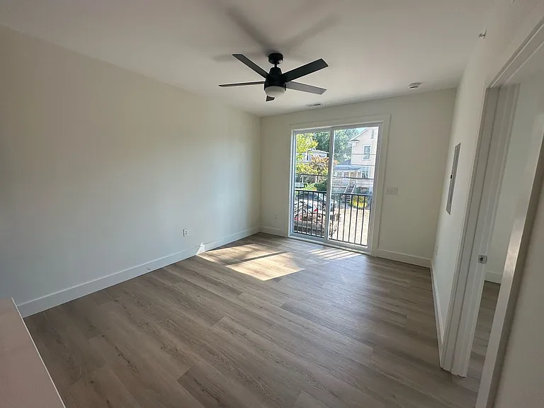 626 N College Ave — Photo 4
