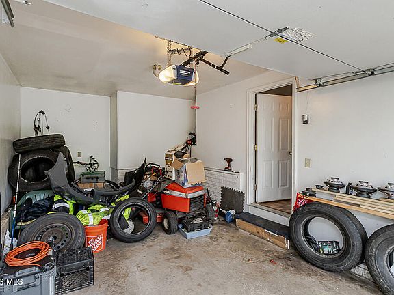 3rd image of 830 Richards Rd