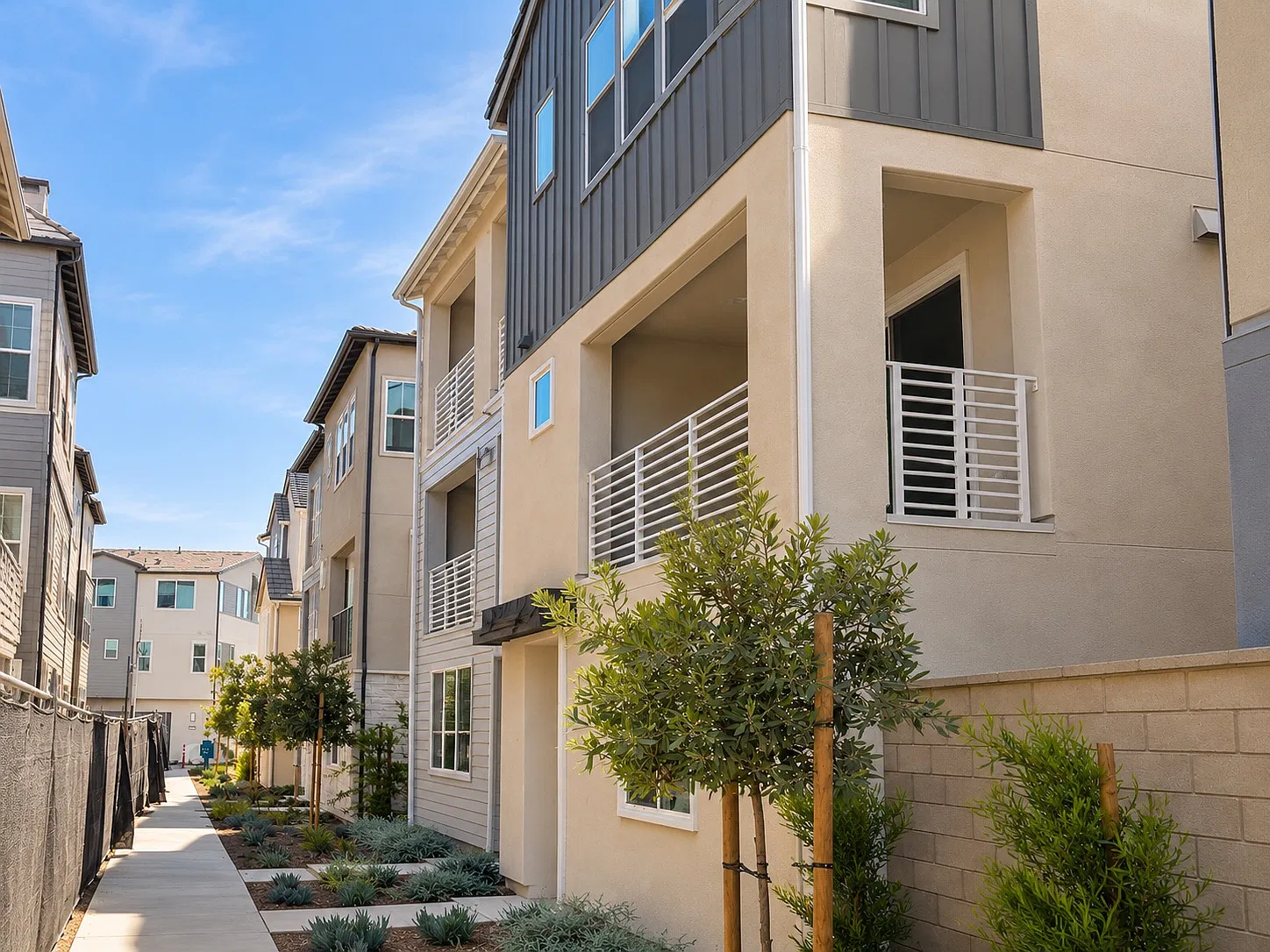 4 bed, 2206 sqft, $5,500 — Photo 1