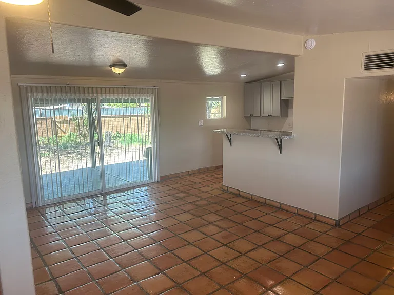 1148 S Lehigh Dr — Photo 2