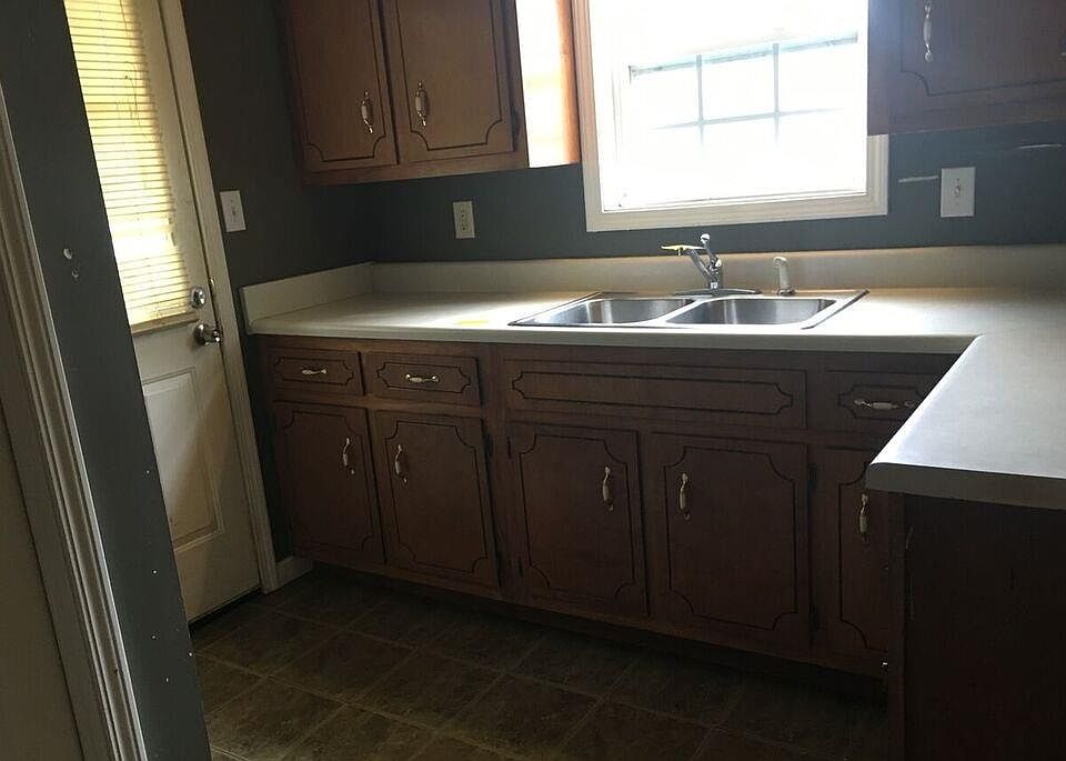 2nd image of 839 Gracey Ave
