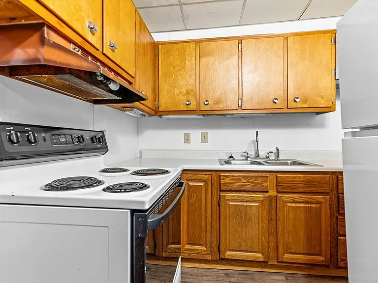 322 S Stewart Ave #3 — Photo 11