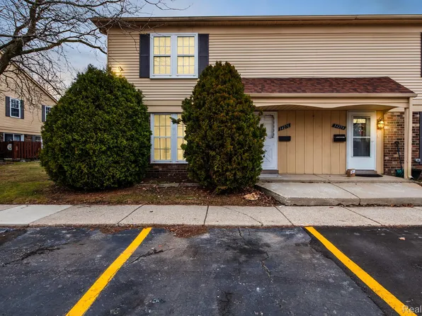 34276 Garfield Cir, Fraser, MI 48026