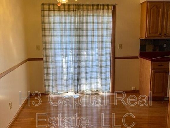 4th image of 2542 Buenger Blvd