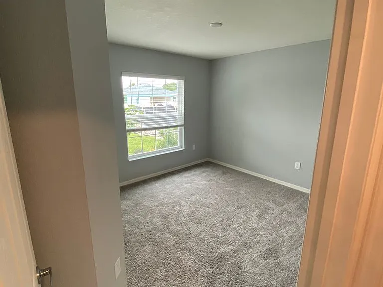 595 Lorient Dr — Photo 10