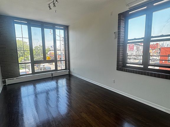3rd image of 54 16th St #2