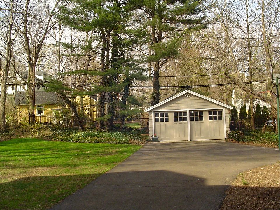 2nd image of 235 Irving Ave
