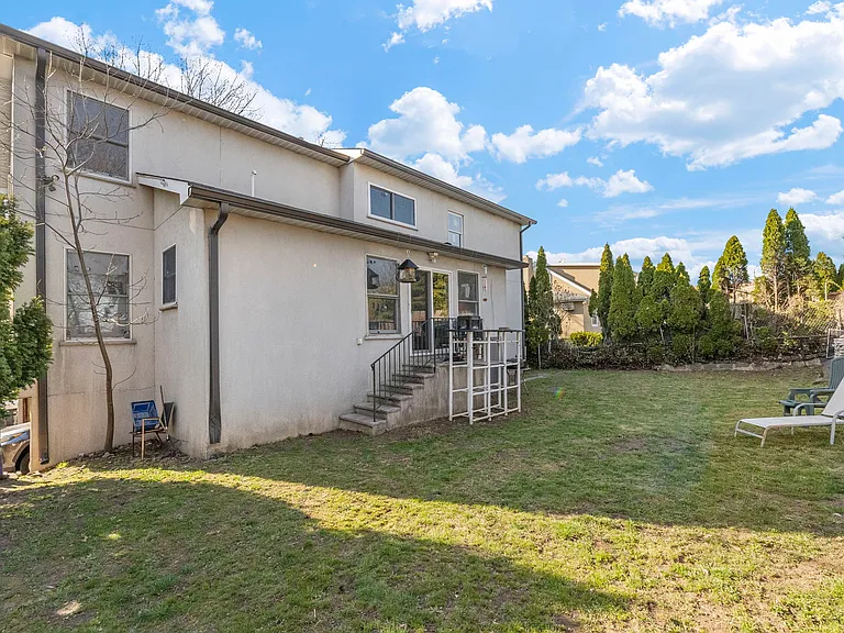 360 Gorge Rd #2 — Photo 15
