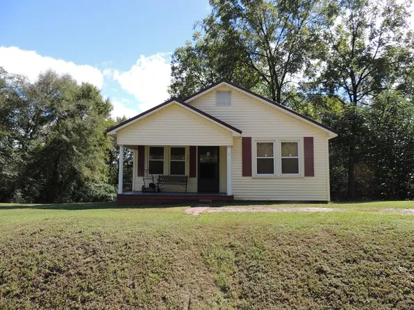 94 Spring St, Lexington, TN 38351