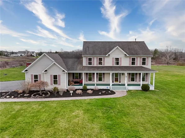 83 Huntington Hts, Mendon, NY 14506