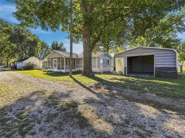 302 1/2 S Bissell St, Orrick, MO 64077