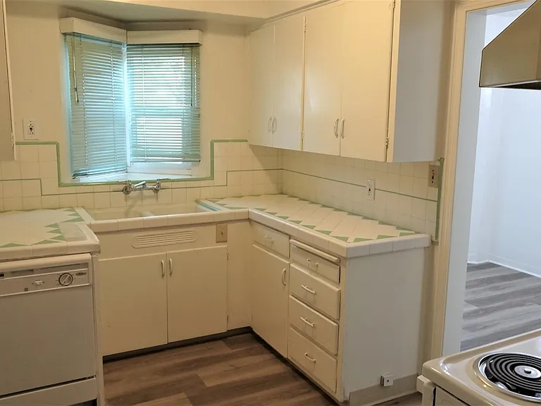 516 W Hedges Ave — Photo 5